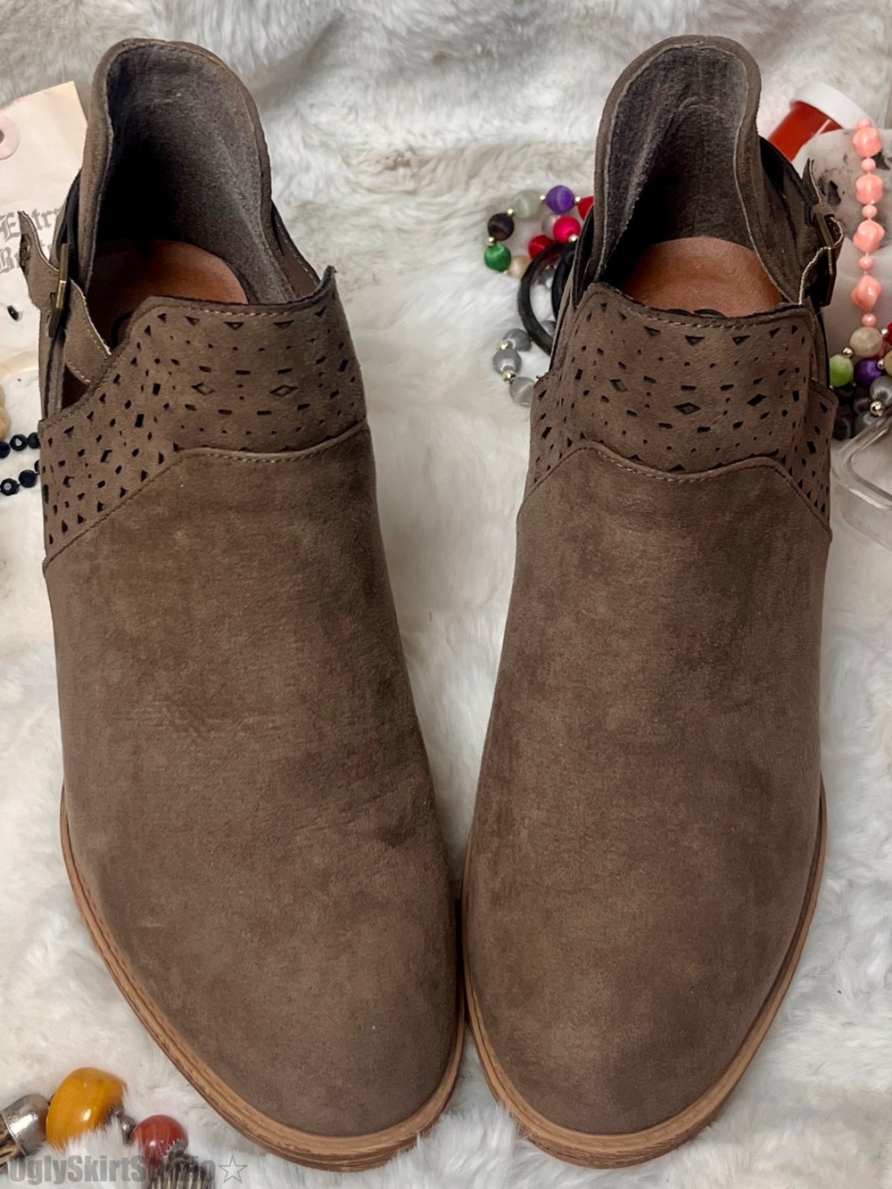 Daisy Fuentes Taupe Faux Suede Laser Cutout Block Heel Ankle Booties Size 10
